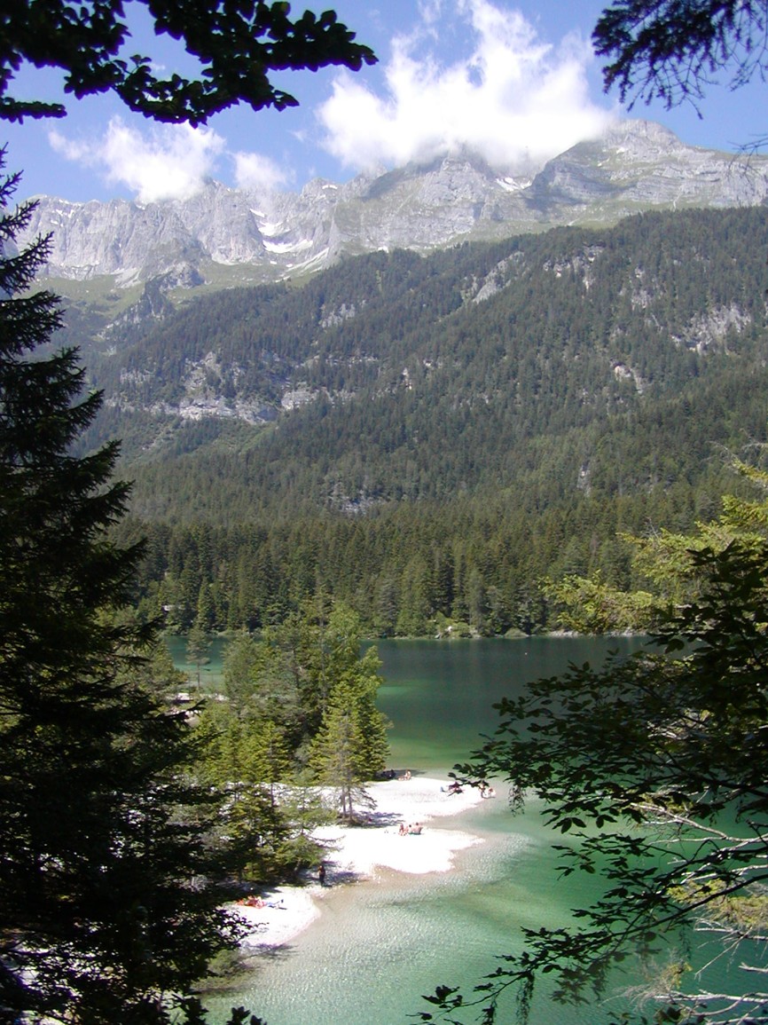 lago di Tovel a dolomiti brenta