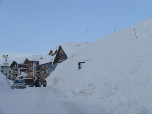 Nadilka-snehu-na-passo-tonale.jpg