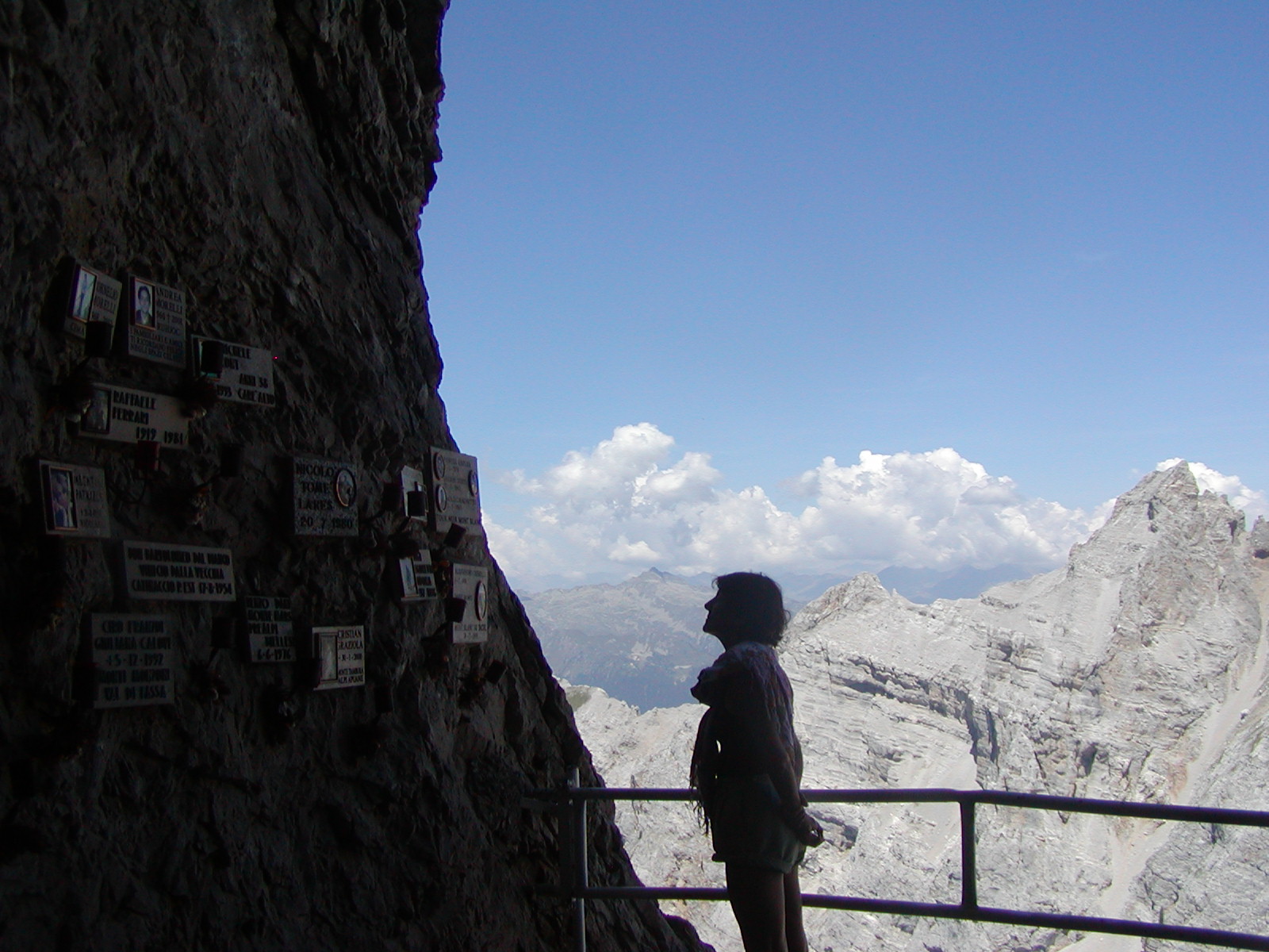 skalni kostel u rifugia XII.apostoli.jpg